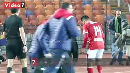 شاهد لحظة اصابه الشحات في لقاء الاهلي وحرس الحدود