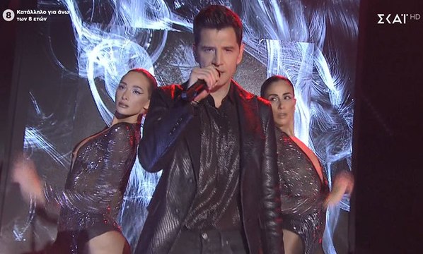The Voice: Ο Σάκης Ρουβάς προκάλεσε... φρενίτιδα όταν εμφανίστηκε στη σκηνή του live σόου!
