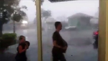 Moradora de Cascavel registra vídeo mostrando temporal que atingiu Corbélia neste domingo (15)