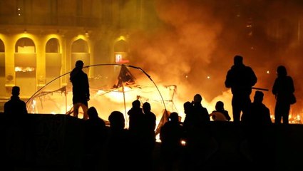 Beyrut'taki gece eylemine yine polis müdahalesi: Onlarca kişi yaralandı