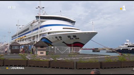 1 500 touristes débarquent à Tahiti