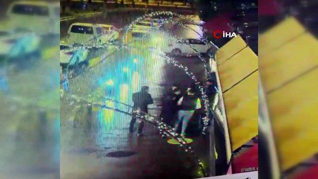 İskenderun'da 1 kişinin öldüğü 2 kişinin yaralandığı silahlı bıçaklı kavganın görüntüleri ortaya çıktı