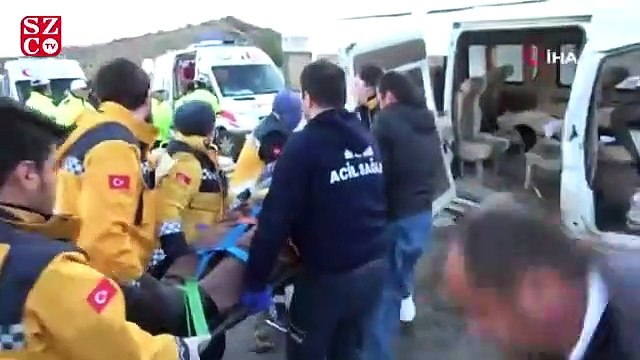 Servis minibüsü, vince arkadan çarptı: 18 yaralı