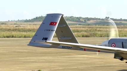 Türkiye'den havalanan İHA, KKTC Geçitkale Havalimanı'na indi (3) - GEÇİTKALE
