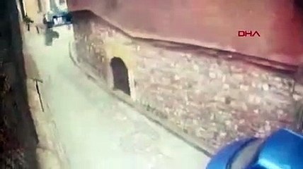 Balat'ta bir kadını önce takip sonra taciz etti