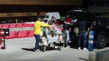 Kiko Rivera carga los regalos para el cumpleaños de su hija