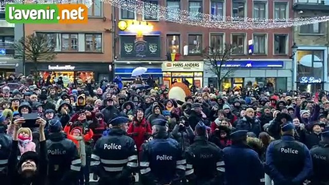 Le traditionnel jet de noix de Bastogne