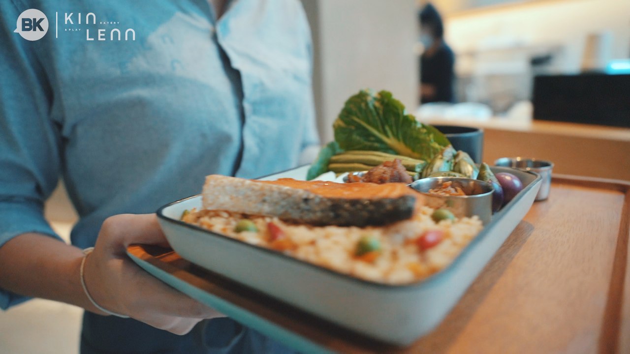 This chic modernist café gets cute with its platings of modern Thai food