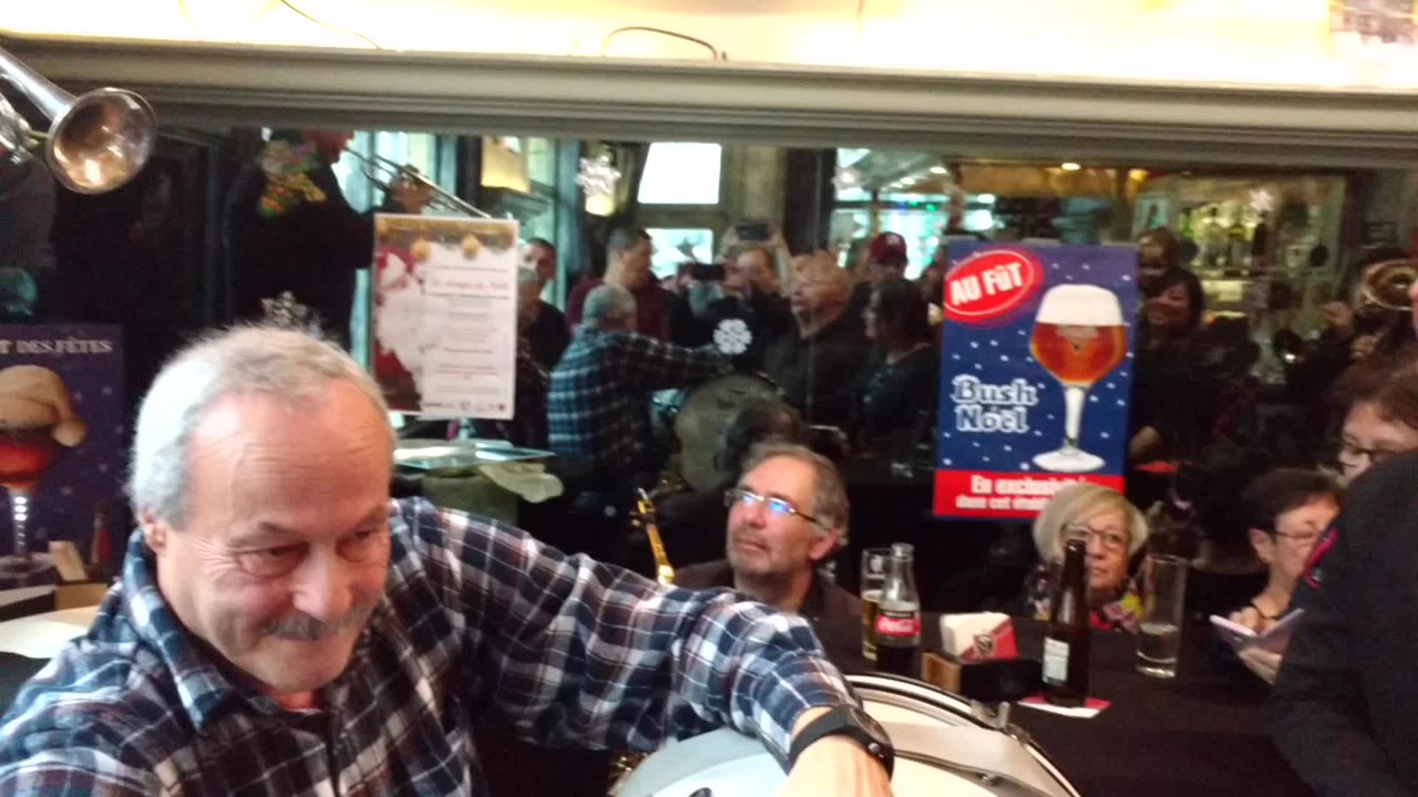 Nimy. Folle ambiance pour Tony qui a fêté ses 50 ans de trompette. Vidéo Eric Ghislain