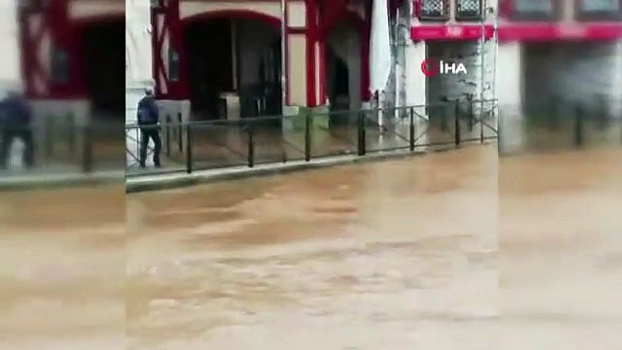 Fransa'da sel felaketi: 2 ölü, 5 yaralı