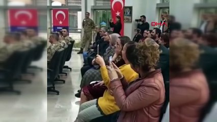 Yemin töreninde evlenme teklifi etti