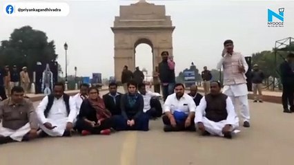 Jamia stir:Priyanka Gandhi sits on protest at India Gate