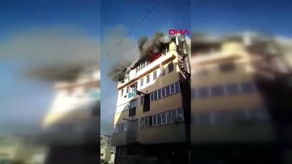 Güngören'de çatı katı alev alev yandı