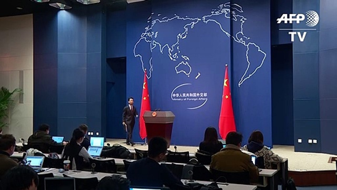 China denuncia 'erro' americano em expulsão de diplomatas