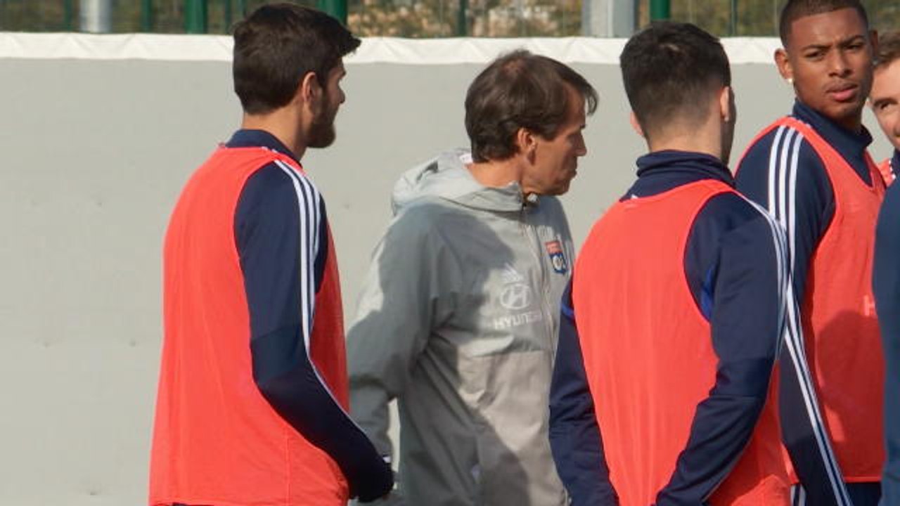 OL - Garcia : ''Memphis et Jeff seront indisponibles longtemps''