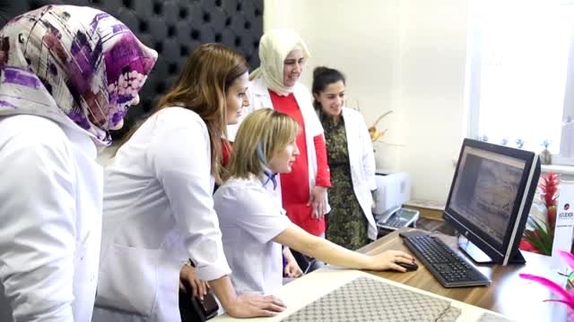 Kadın doktorlar AA'nın Yılın Fotoğrafları oylamasına katıldı