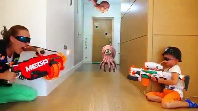 Bad Kids & Bad Mommy Johny Johny Yes Papa Song Nursery Rhymes Song & Learn Colors for Children أطفال مضحك ضد شبح - جوني جوني أغاني الحضانة قافية وتعلم الألوان للأطفال