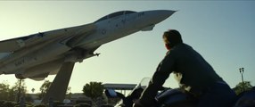 Tom Cruise renfile son costume de super pilote dans la bande-annonce de 