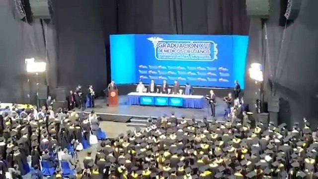 Ridículo monumental del ministro chavista de Salud: otorgamos los títulos y títulas de médicos cirujanos