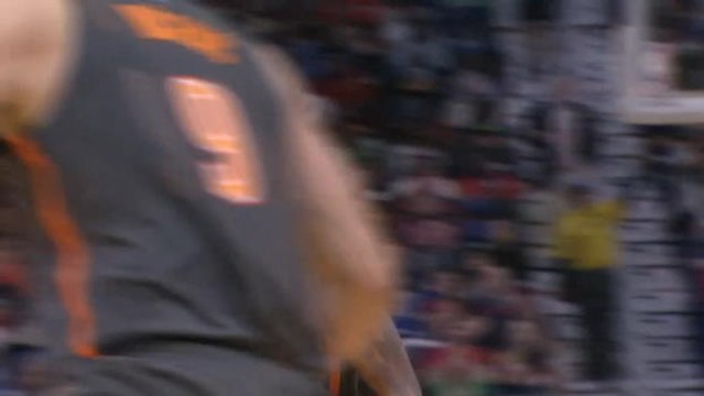 لقطة: كرة سلّة: سلّة ساحقة مذهلة لماركيل فولتز