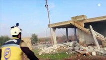 استهداف طيران ميليشيا الأسد المروحي بالبراميل المتفحرة لتل الشيح بريف معرة النعمان - سوريا
