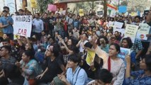 Universitarios y oposición redoblan protestas contra ley india de ciudadanía