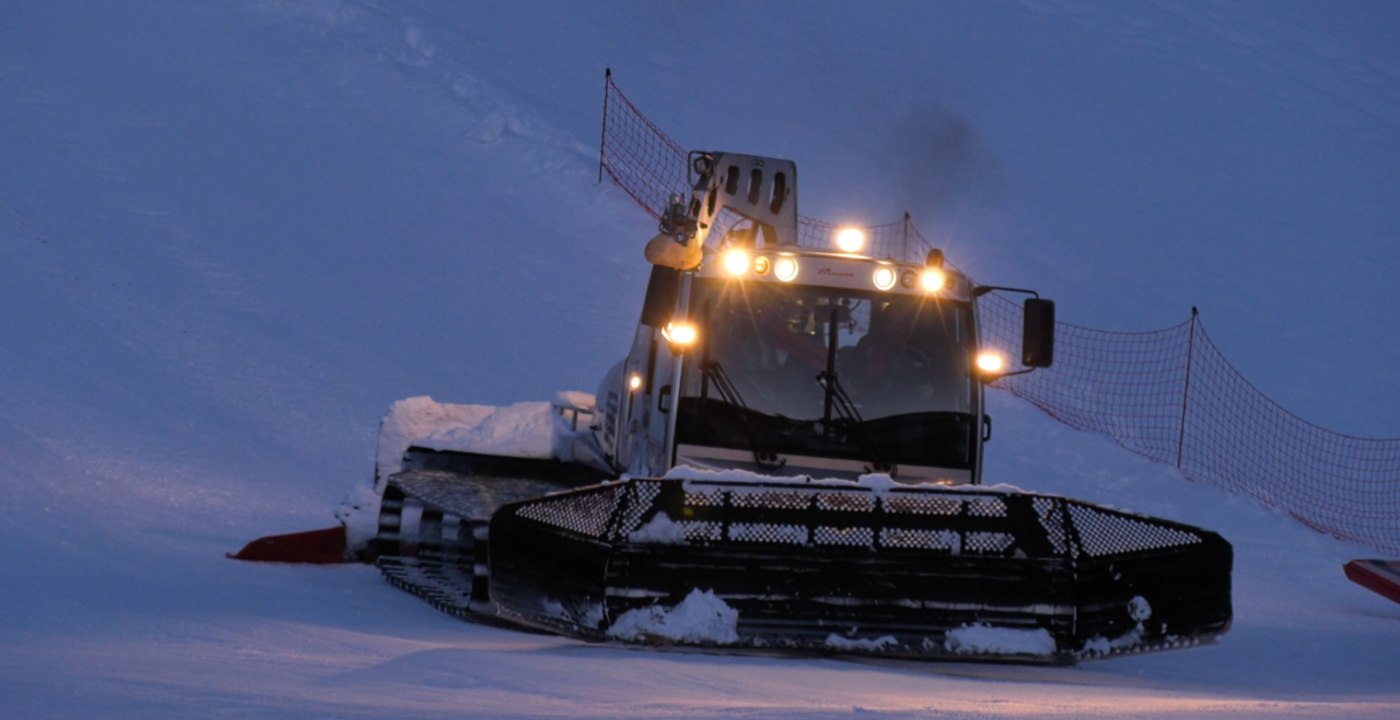 Le 18:18 - Montagne : notre reportage avec ceux qui préparent chaque nuit les pistes de ski