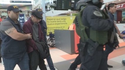 Expolicía llega extraditado a Argentina desde Francia para ser juzgado