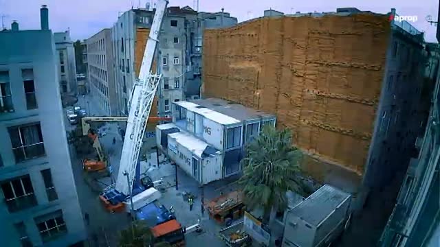 El Ayuntamiento de Barcelona estrena sus primeras casas-contenedor