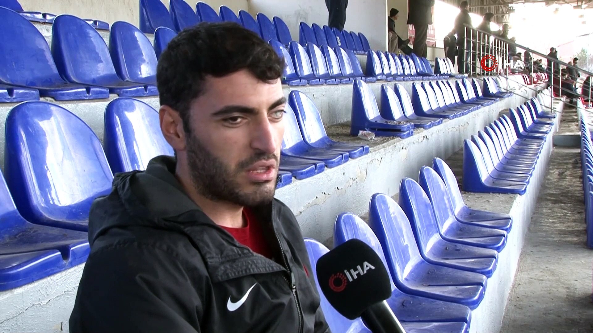 Yuzucu Olmak Isterken Gozlerini Kaybeden Mehmet Dincer Hayata Futbolla Tutundu Dailymotion Video