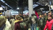 Huelga de transporte cumple 12 días en Francia, amenaza con paralizar el país en Navidad