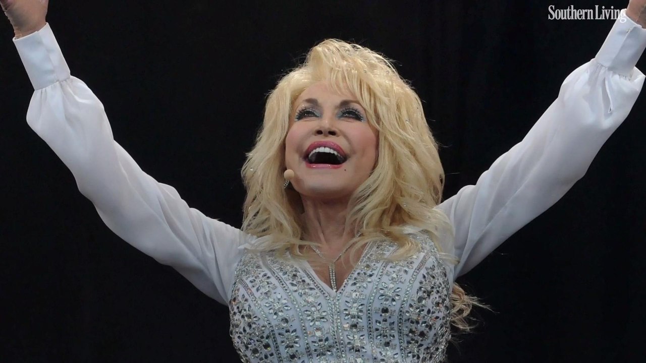 Dolly Parton Sleeps With Her Makeup On
