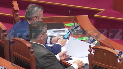 MAZHORANCA HEDH POSHTE DEKRETIN PER KORPORATEN - News, Lajme - Kanali 7