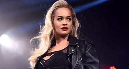 Ünlü İngiliz şarkıcı Rita Ora'nın iç çamaşırlı pozu binlerce beğeni aldı