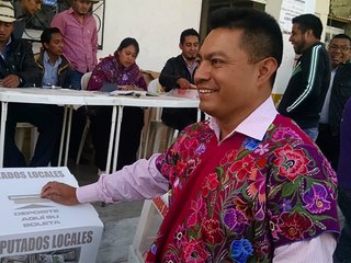 El alcalde que da sus discurso totalmente borracho lo peta en las redes