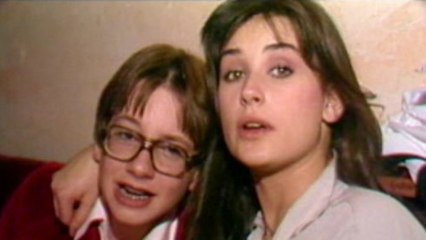 Demi Moore besando borracha a un chico de 15 años con pasión