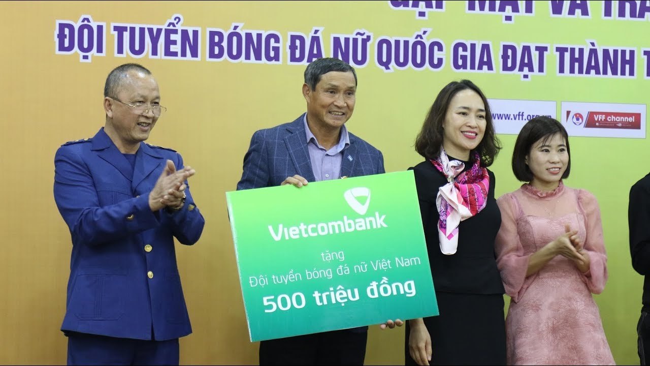 Toàn cảnh lễ trao trưởng cho thành tích xuất sắc của Đội tuyển bóng đá nữ Quốc gia tại SEA Games 30