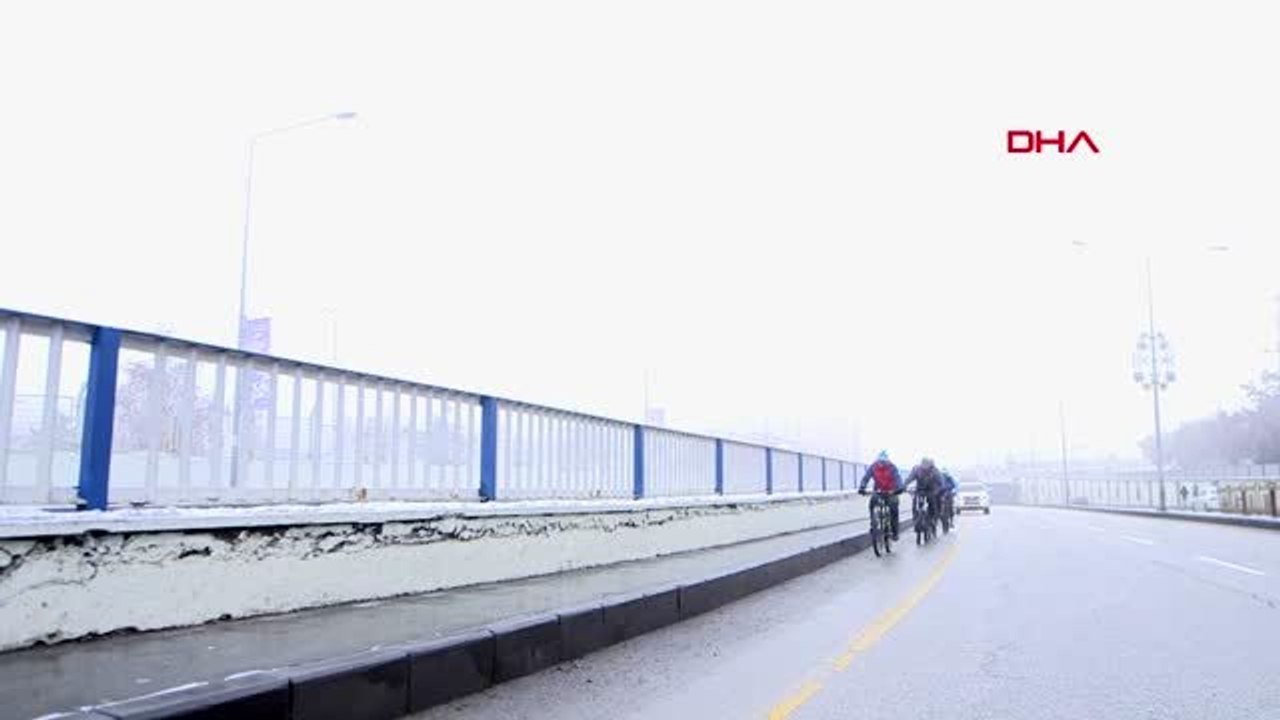 Erzurum palandöken'de kar üstünde bisiklet keyfi