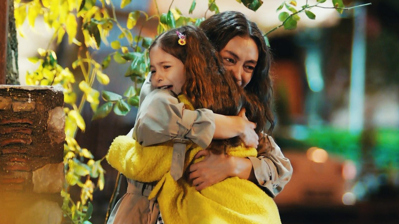 Sefirin Kızı 1. Bölüm Anne Beni Bırakma