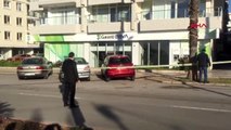 Antalya'da bir bankaya giren silahlı kişi, soygun girişiminde bulundu-1