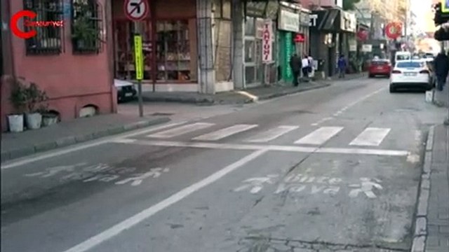 Yaya geçidinde çarptığı kadını metrelerce öteye fırlattı!