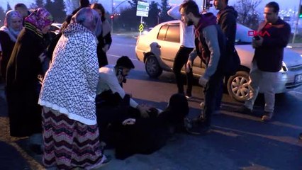 Sultangazi'de anne kıza otomobil çarptı