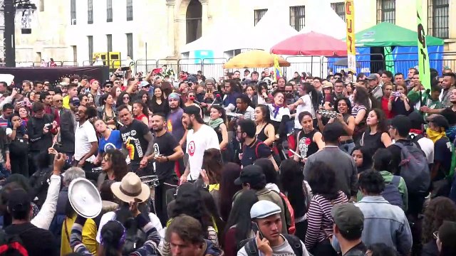 Thousands join anti-government protest in Bogota