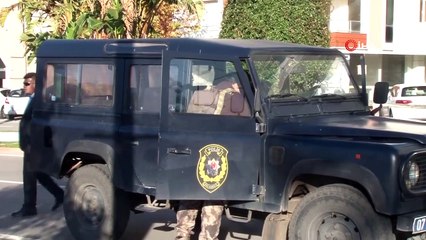 Antalya'da Bankada Erken Çalışanları Rehin Alan Silahlı Şüpheli İkna Edildi