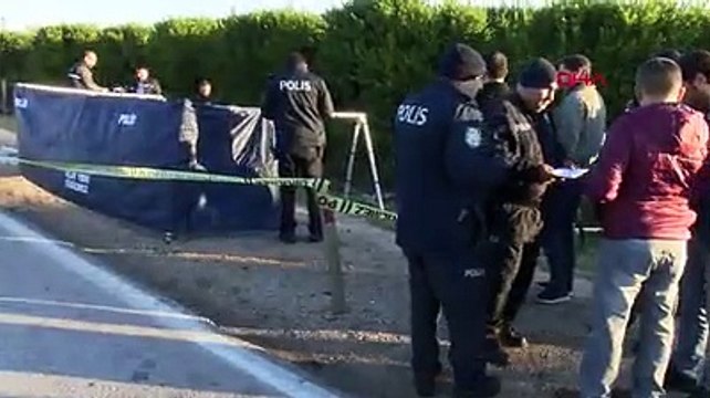 Yol kenarında üzeri battaniyeyle örtülü erkek cesedi bulundu