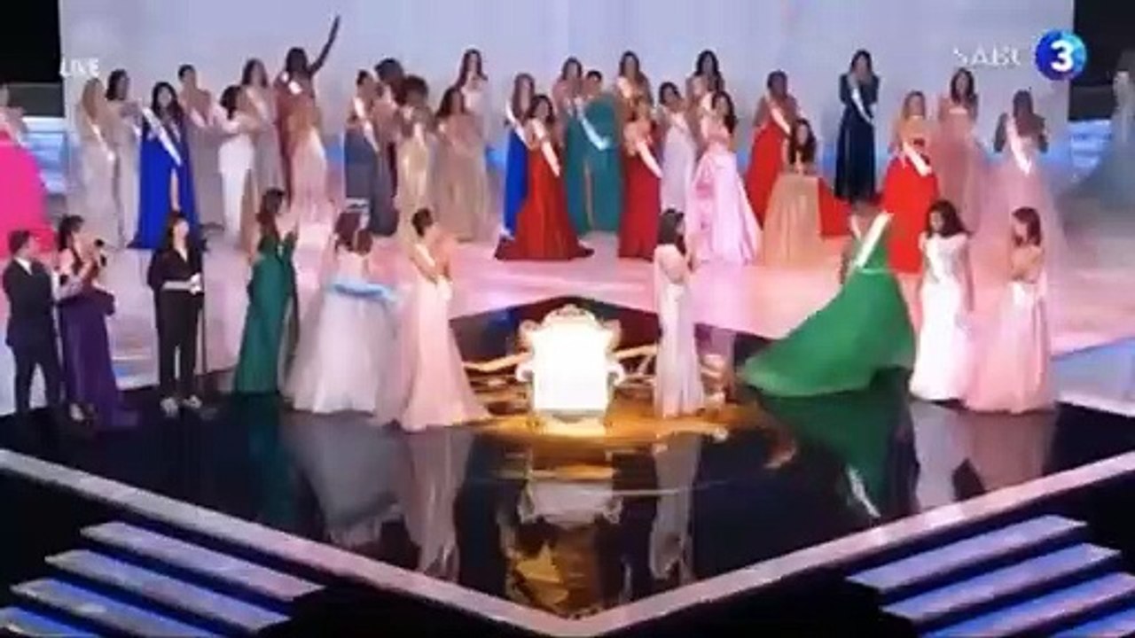 L'incroyable réaction de Miss Nigéria qui ne gagne pas Miss Monde mais tellement contente pour sa copine ! - VIDEO