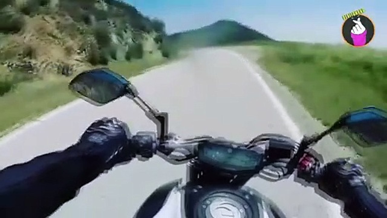 Akibat Gak Hati-Hati Dijalan Lihat yang Di Alami Pemotor Ini!