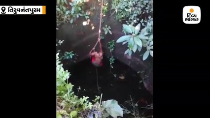 મહાકાય અજગરને પકડવા કૂવામાં ઉતર્યો, ભરડો લીધા પછી પણ પકડીને બચાવ્યો