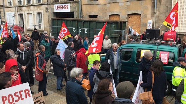 Grève du 17 décembre à Alençon: un millier de manifestants dans la rue