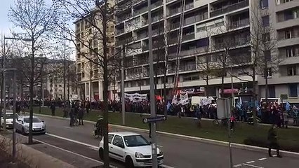 Grenoble : la manifestation progresse sans heurts
